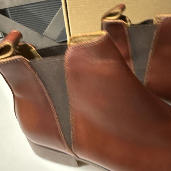 Nisolo Everyday Chelsea Boot, Auburn, Size 7 - Picture 2 of 9